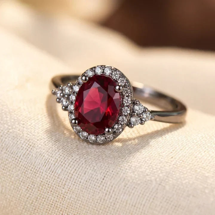 Halo ring met robijn in zilver