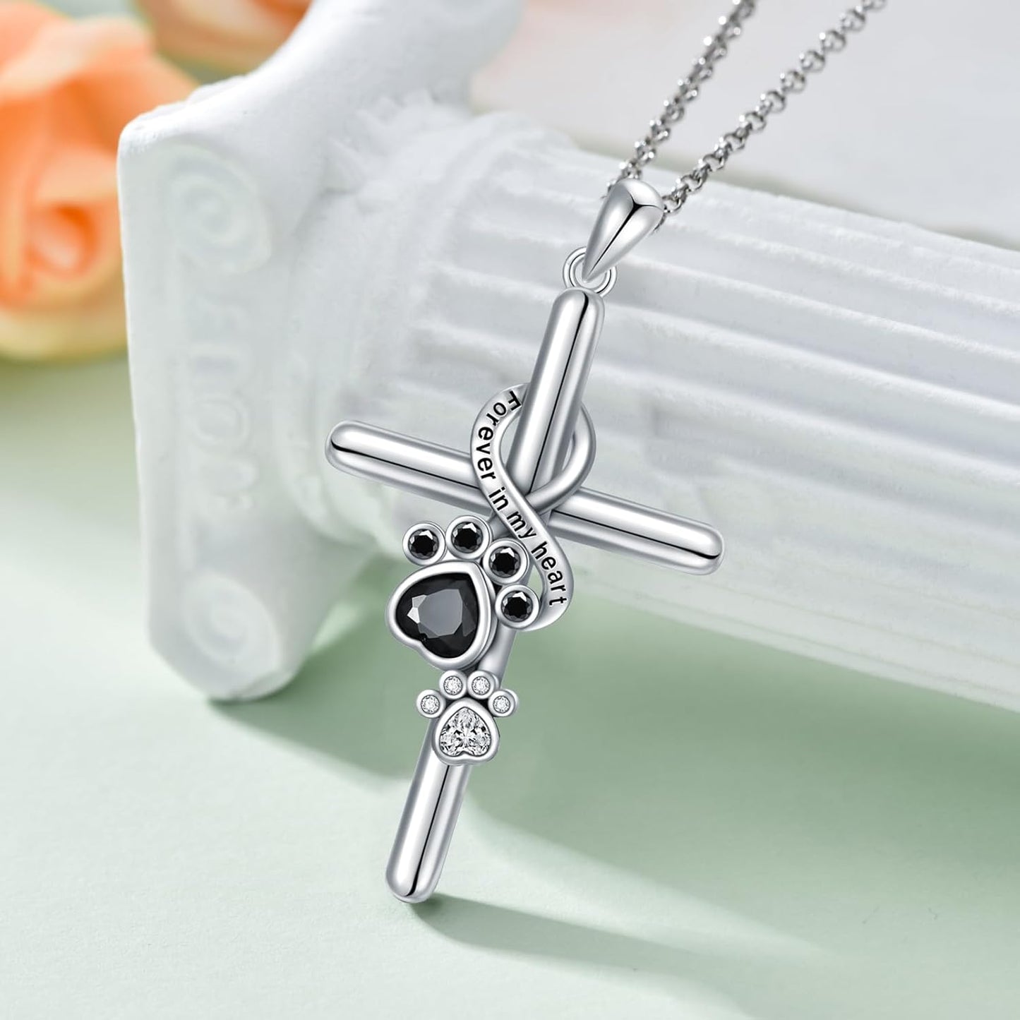 Halsketting met pootje en kruis hanger in zilver