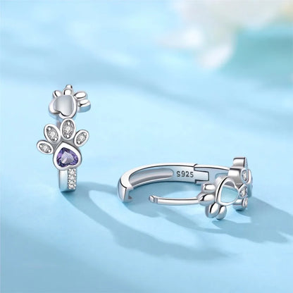 Paw Huggie-oorbellen in zilver met zirkonia en hartvormige edelsteen