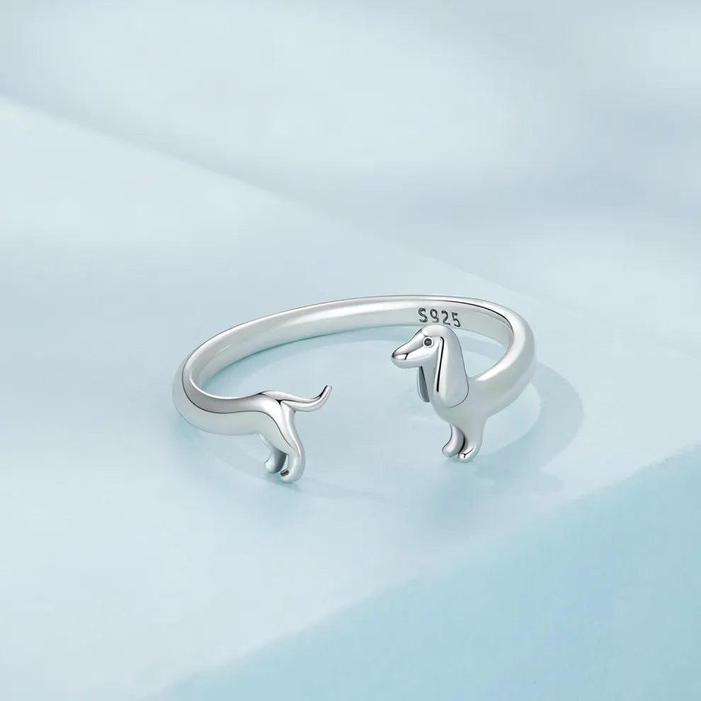 Verfijnde Teckel Ring in Sterling Zilver