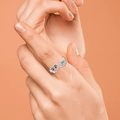 Ring met pootafdruk, hart en oneindigheidsteken