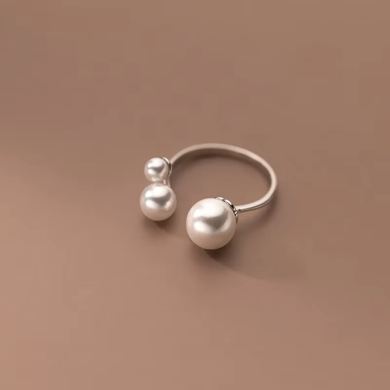 Verstelbare Ring met Drie Zoetwaterparels