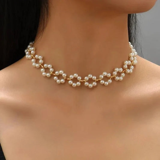 Choker Ketting met Bloemige Margriet in Parels