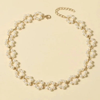 Choker Ketting met Bloemige Margriet in Parels